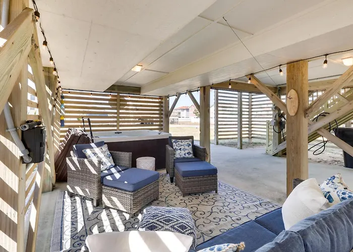 Hot Tub & Ocean Views: Kitty Hawk Haven!