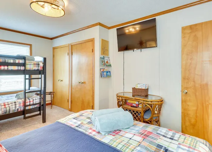 Hot Tub & Ocean Views: Kitty Hawk Haven!